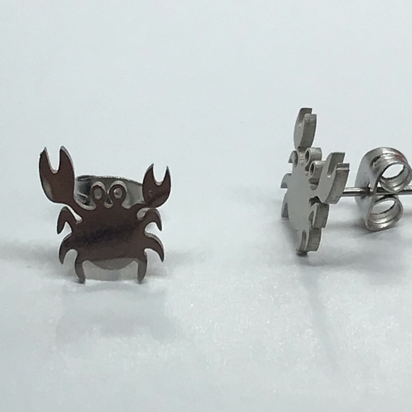 Stainless Steel Crab 🦀 Stud Earrings - Picture 3 of 3
